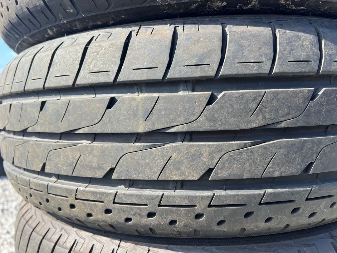 ブリヂストン　ルフト　rv2 215/60r17 24年製　極上　超バリ山