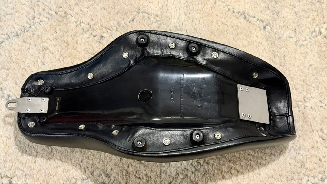 tramp motorcycle ソロ コブラ シート　ゲル　スポーツスター用