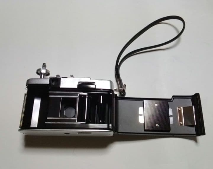 ハーフカメラ　OLYMPUS PEN-EES-2