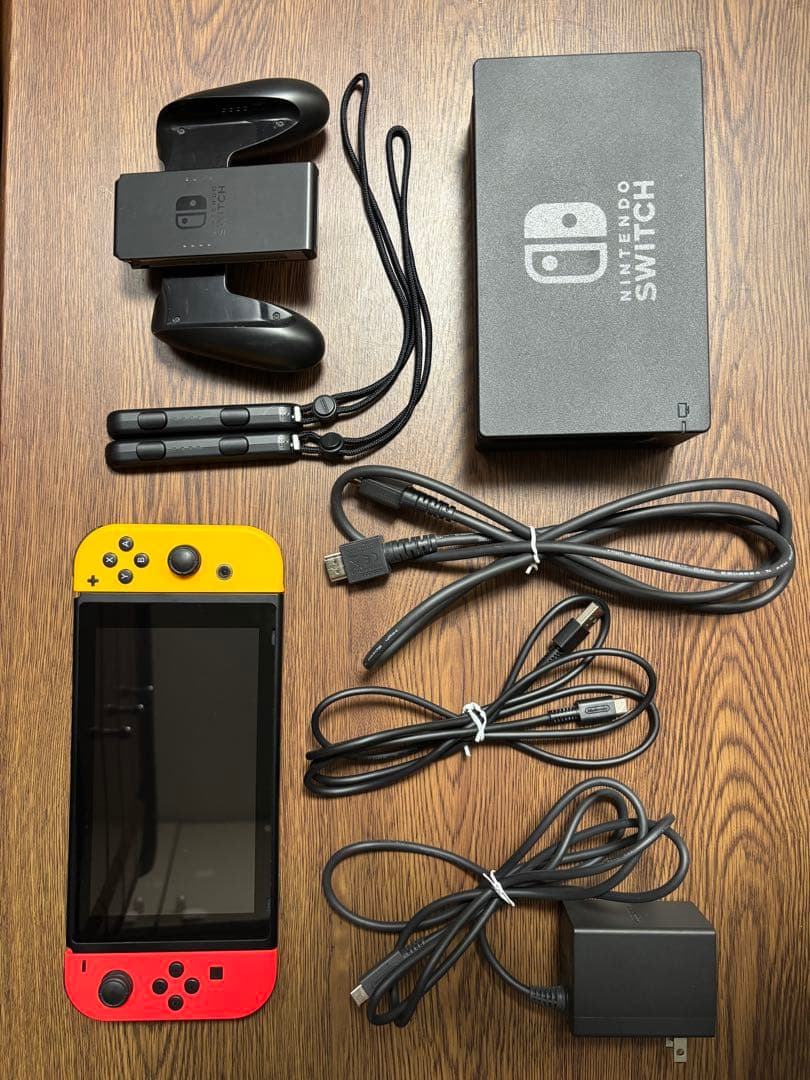 値下げ！Nintendo Switch 赤/黄 本体 + 付属品