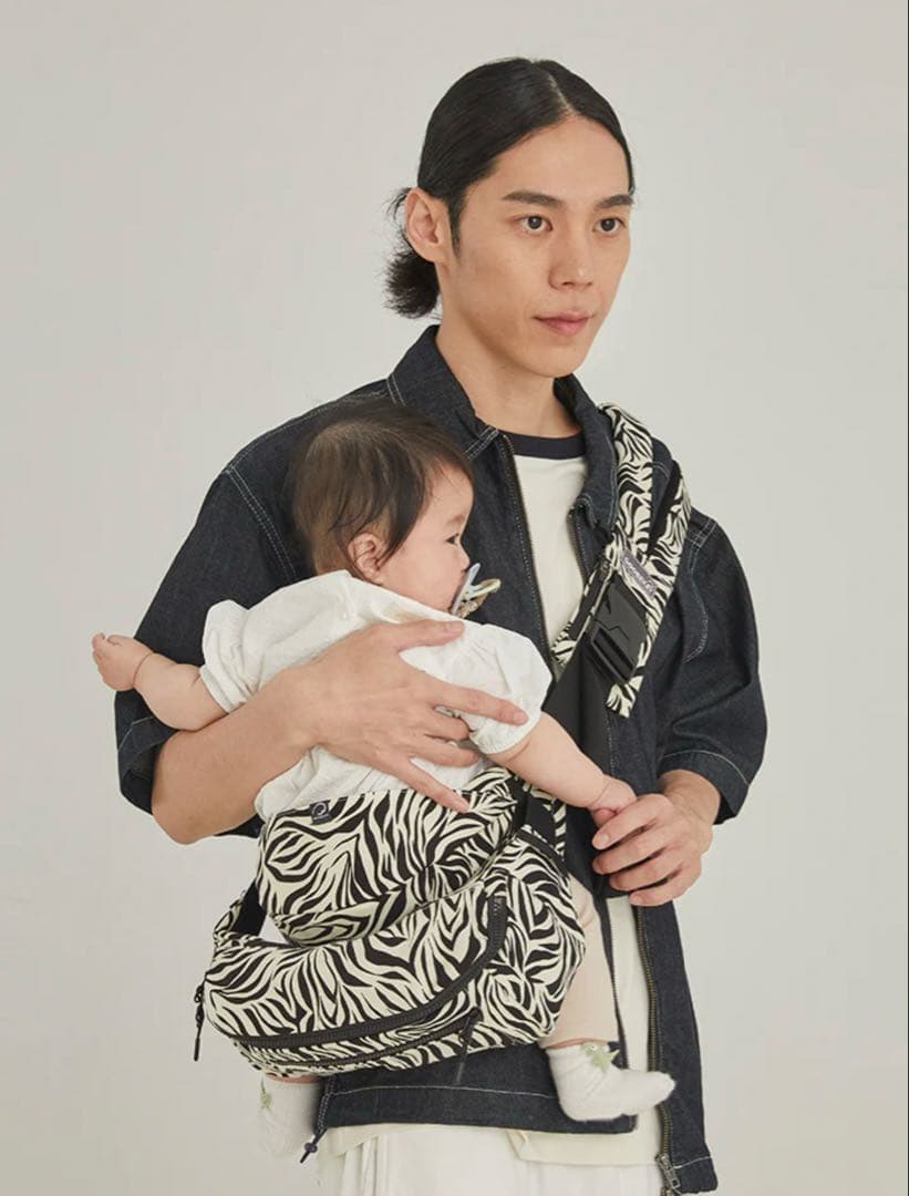 【美品】グスケット365抱っこ紐Plus（抱っこ紐+バッグ）ゼブラ