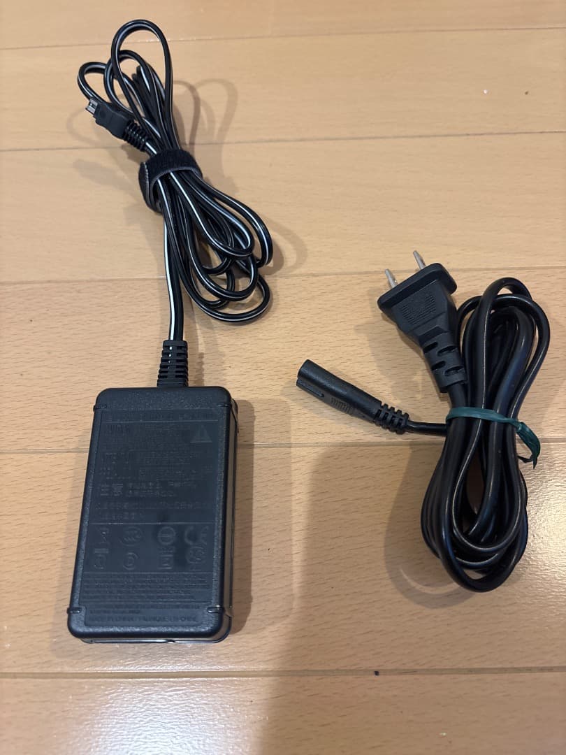 Sony Handycam HD ビデオカメラ バッテリー　充電器付