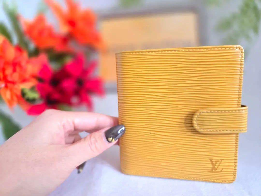 ♡LOUIS VUITTON ルイヴィトン エピ 二つ折り財布 コンパクト♡