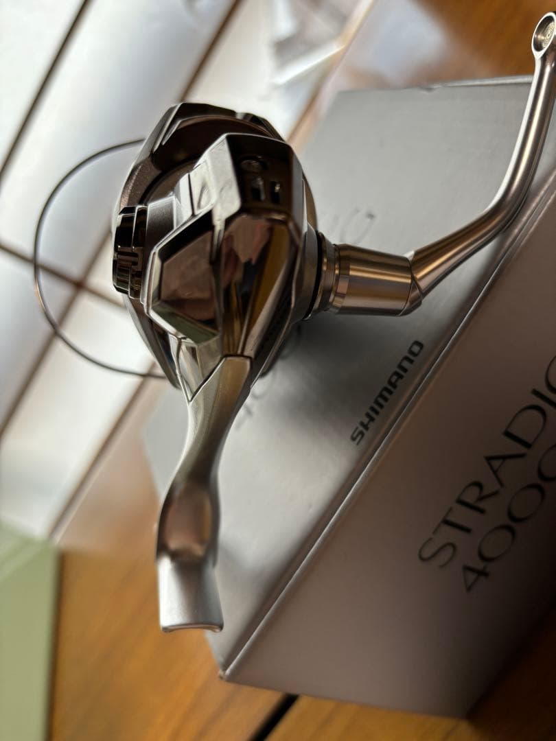 【美品】シマノ スピニングリール 23 ストラディック 4000XG