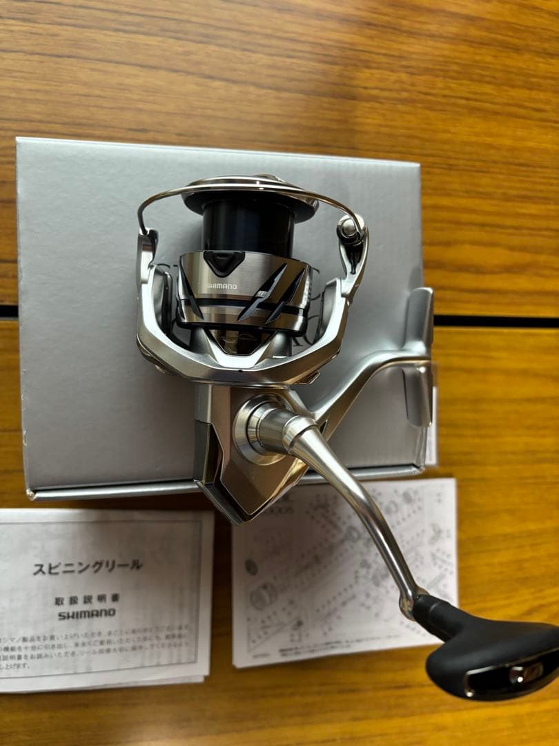 【美品】シマノ スピニングリール 23 ストラディック 4000XG