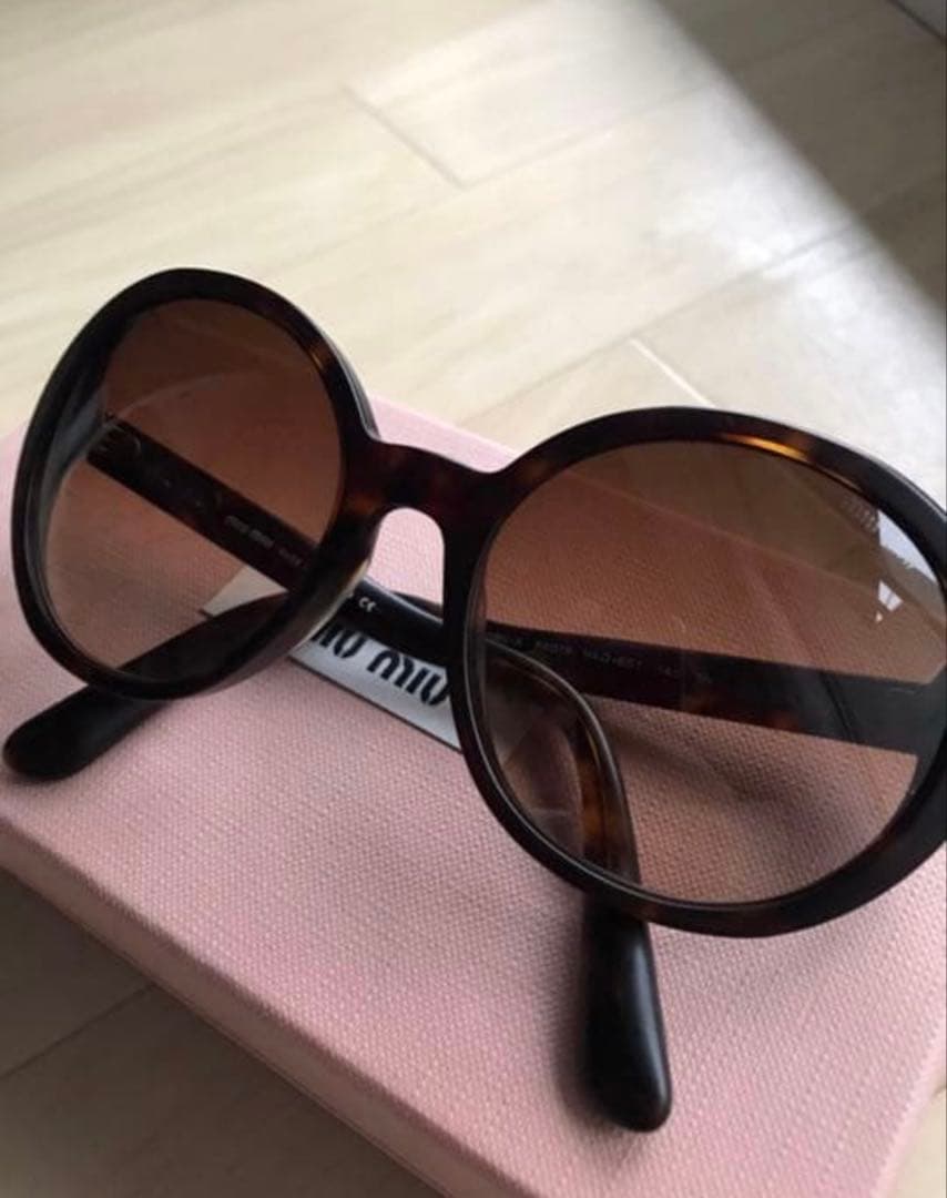 miumiu サングラス 証明書付き