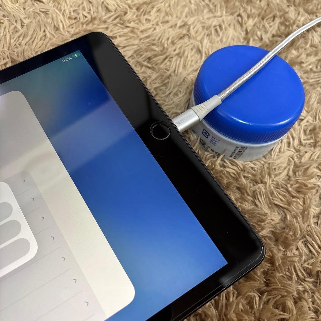Apple iPad 第8 32GB 美品　★コネクタ訳あり