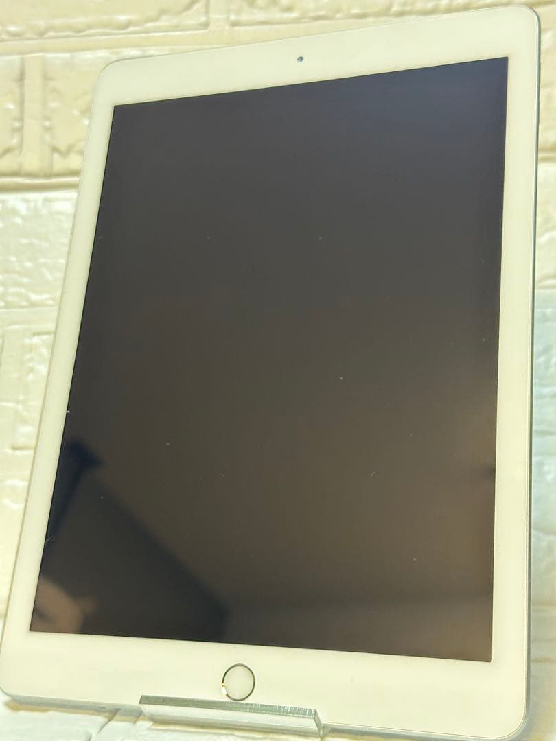 【美品】iPad 第5世代 Wi-Fi + Cellular A1823
