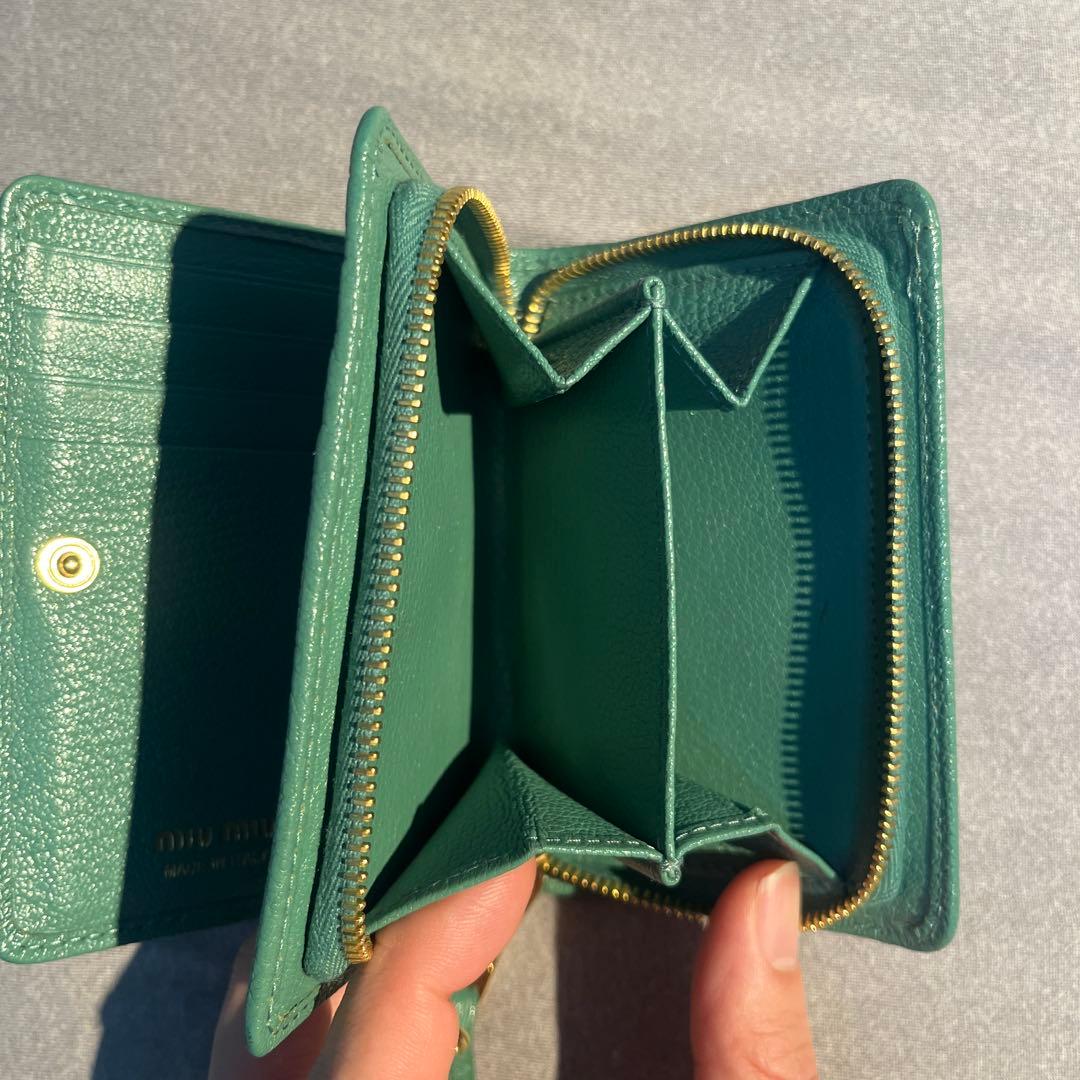 miu miu ミュウミュウ レザー ラウンドファスナー 財布　グリーン