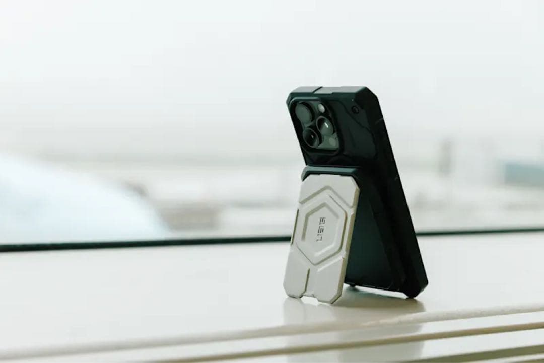uag スタンド付きマグネットウォレット