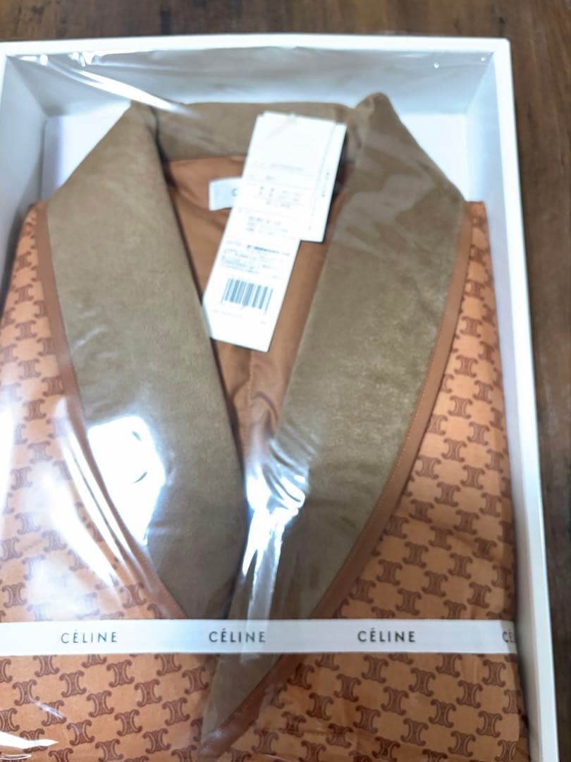 【新品タグ付】CELINE セリーヌ羽毛肩あて 2枚セット ダウン85％西川産業