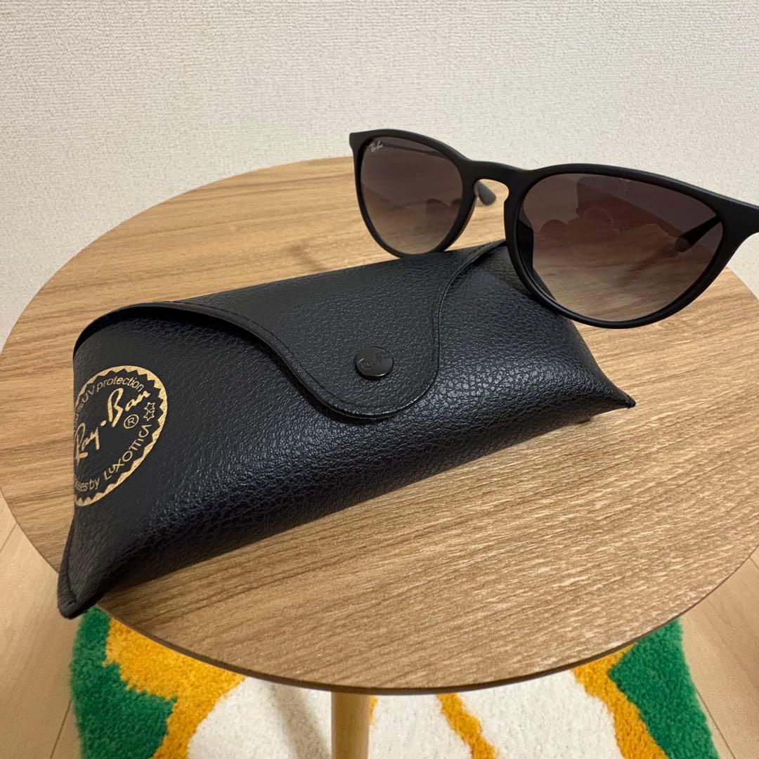 Ray-Ban サングラス ERIKA ブラックラバー グレーグラディエント