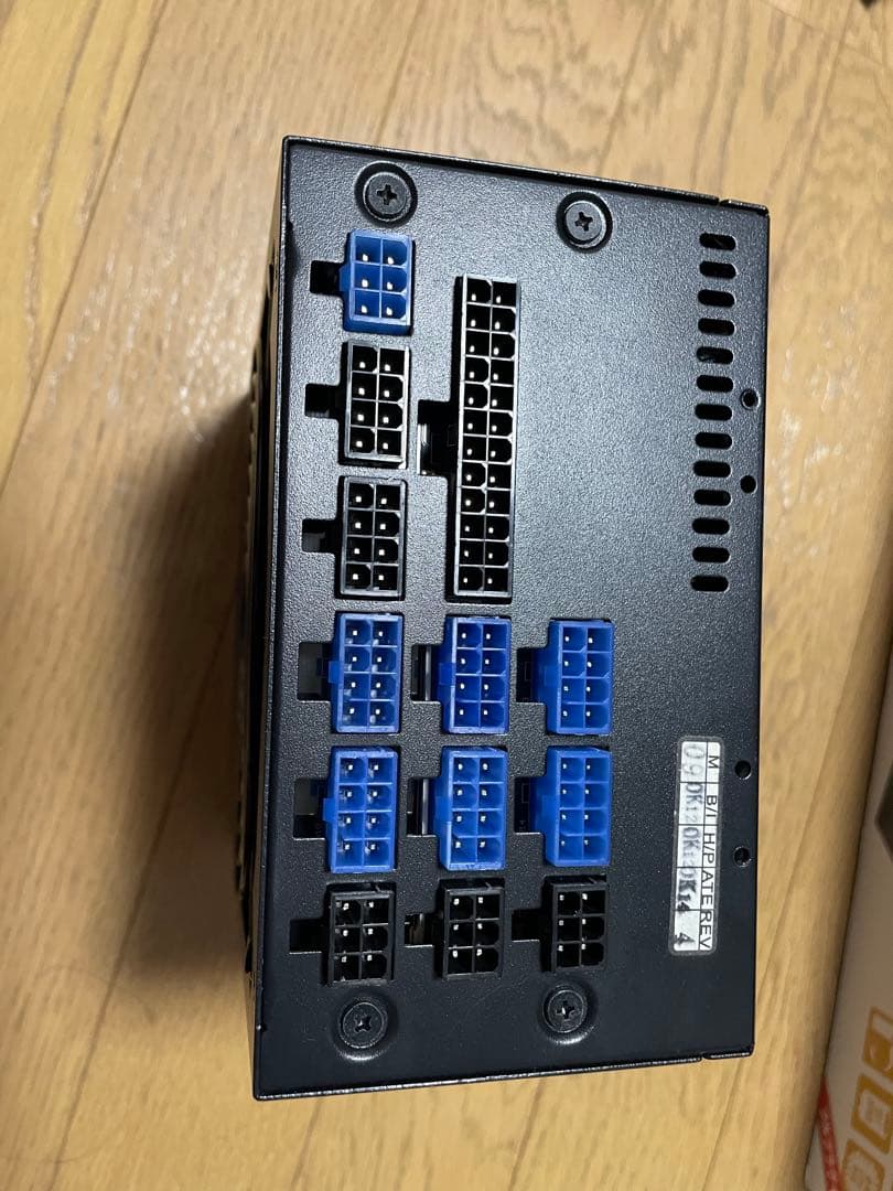 玄人志向1000W 80 PLUS GOLD フルモジュラー電源ユニット