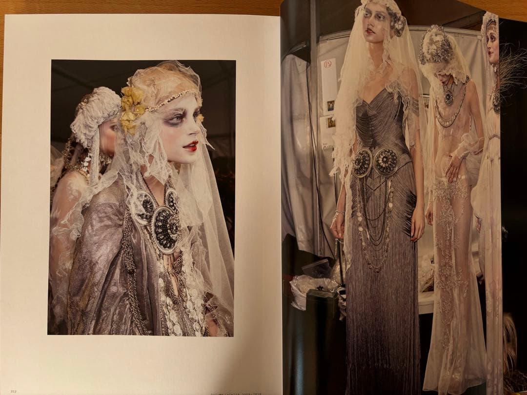 『John Galliano:Unseen』
