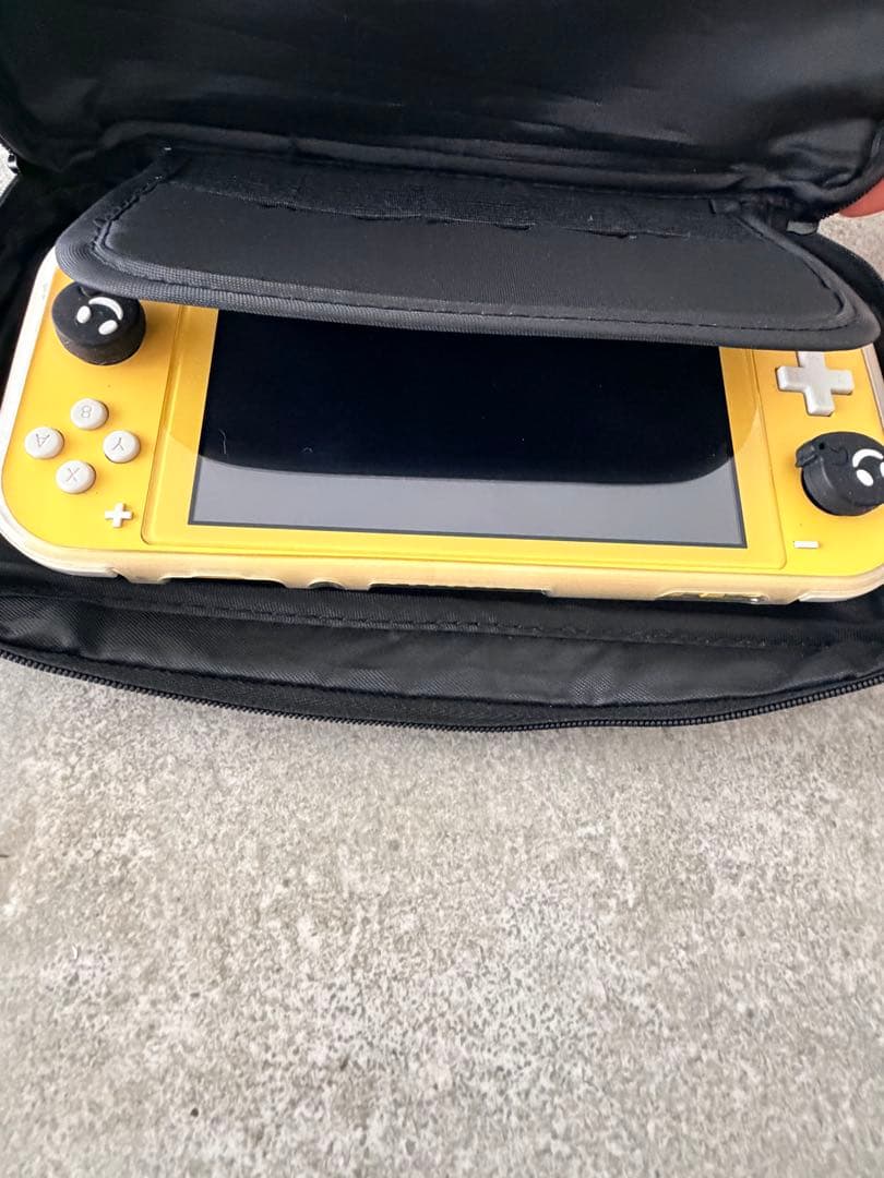 Nintendo Switchライト　イエロー　本体