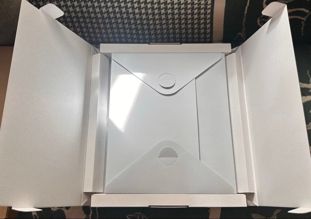 Designed by Apple in California（小）