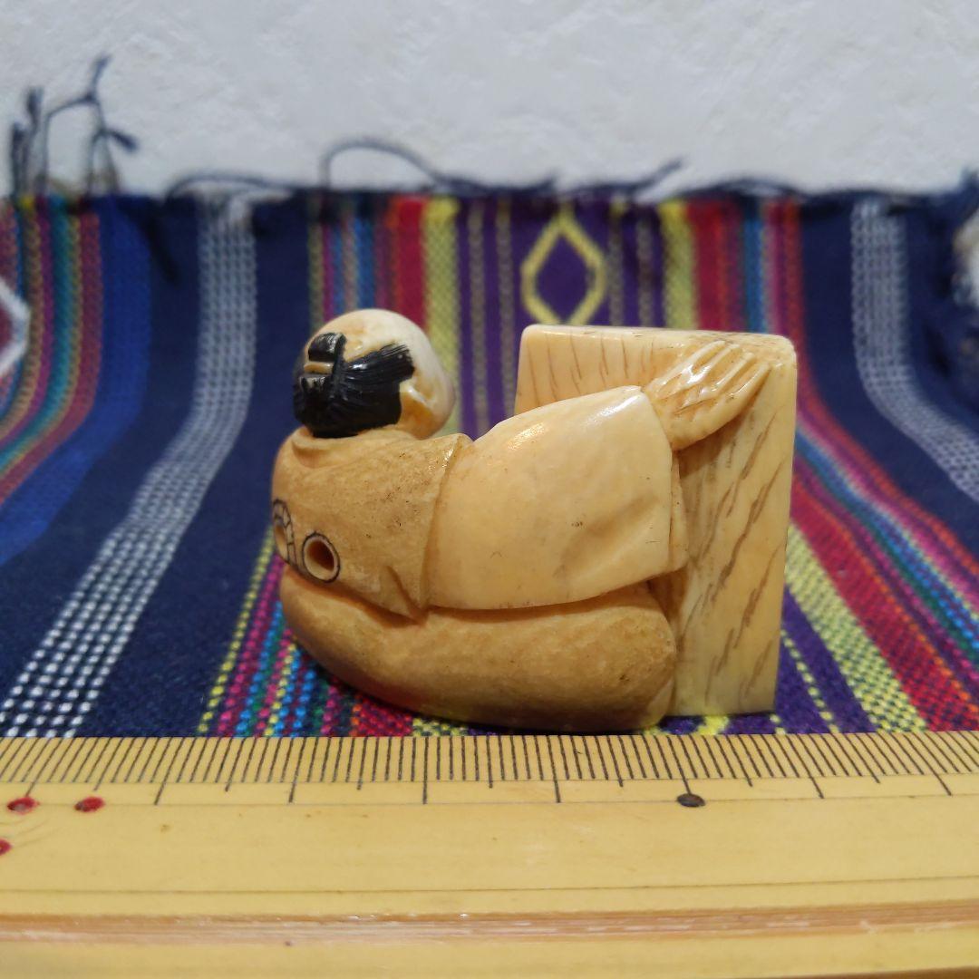 時代提げ物 人物根付 天然素材 在銘【江戸職人】高さ約3.3cm 重さ約40ｇ