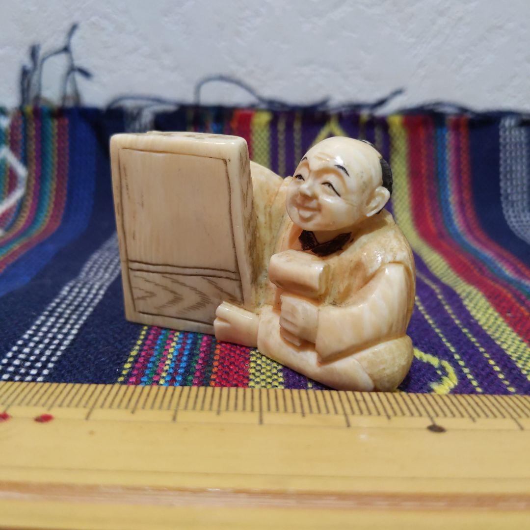 時代提げ物 人物根付 天然素材 在銘【江戸職人】高さ約3.3cm 重さ約40ｇ