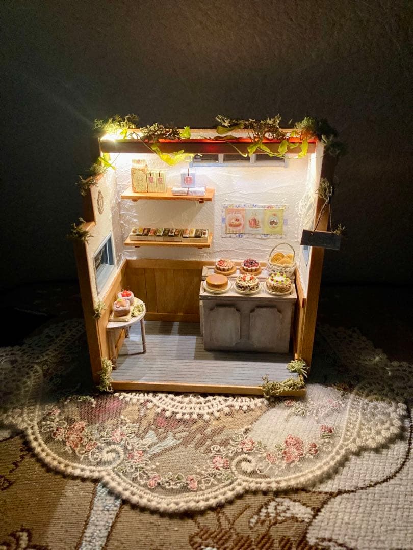 《小さな森のケーキ屋さん》ミニチュア ハンドメイド ドールハウス 雑貨