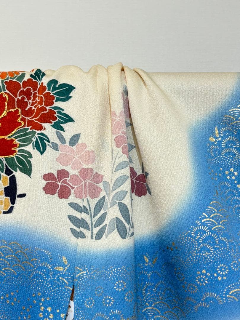 【なでしこ】正絹　振袖　クリーム色　古典柄　金駒刺繍　k1233