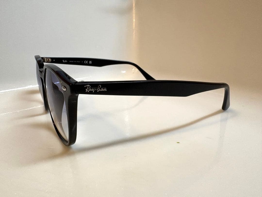 タイムセール！ラスト1本！RayBan レイバン　RB4258F ライトカラー