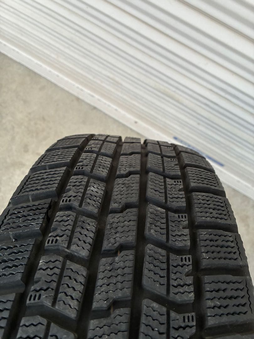 【送料込】22年バリ溝 スタッドレスタイヤ195/65R15 プリウスなど
