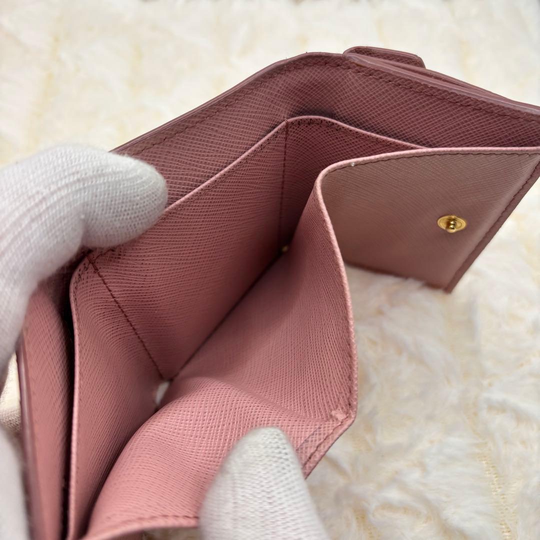 美品✨プラダ　シャイン　ピンク　三つ折り財布　サフィアーノレザー　折り財布