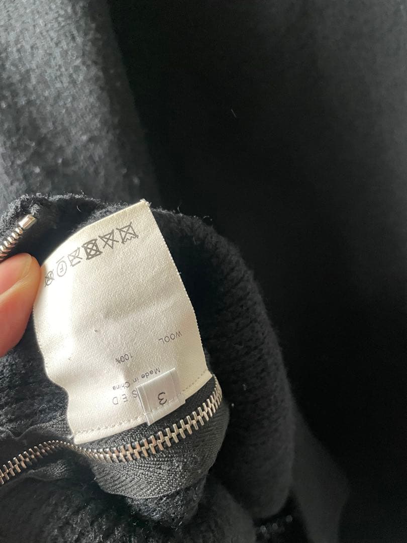 即完売品　UNUSED 黒 Vネック ノースリーブ ベスト　18AW希少サイズ