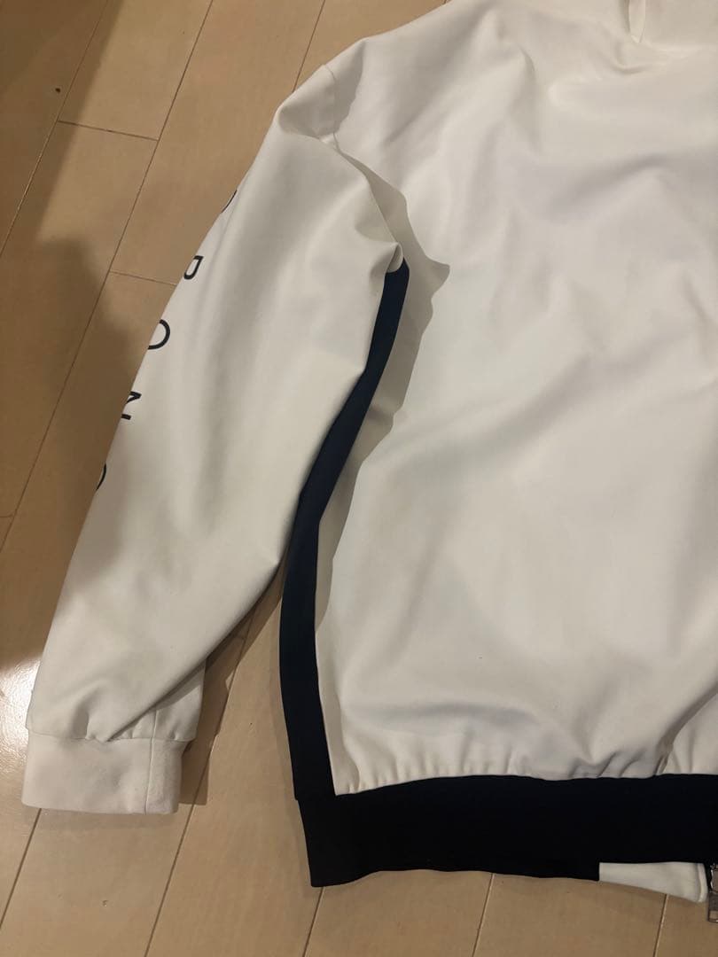 クロノス　ジップパーカー