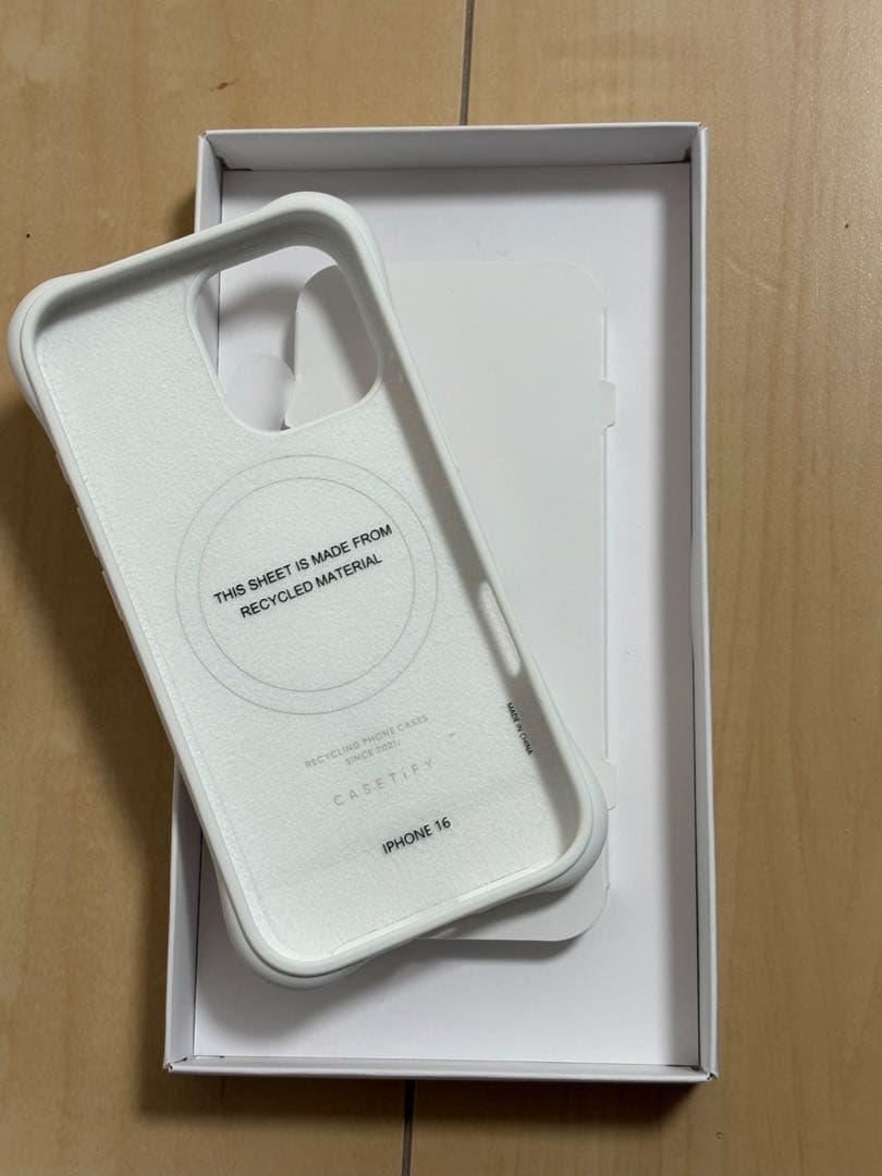 【完売品】Casetify ウェーブシリコン　iPhone16 ホワイト　新品