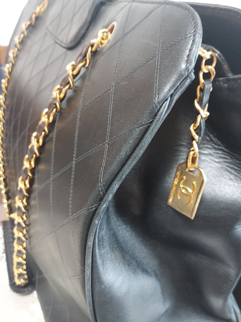 CHANEL ブラック レザー バッグ