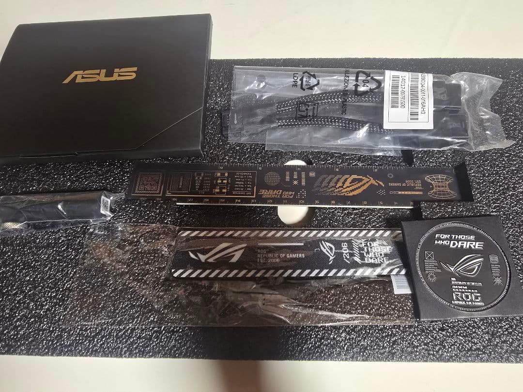 グラフィックボード・グラボ・ビデオカード ASUS ROG STRIX GEFORCE RTX 5070 OC 12GB