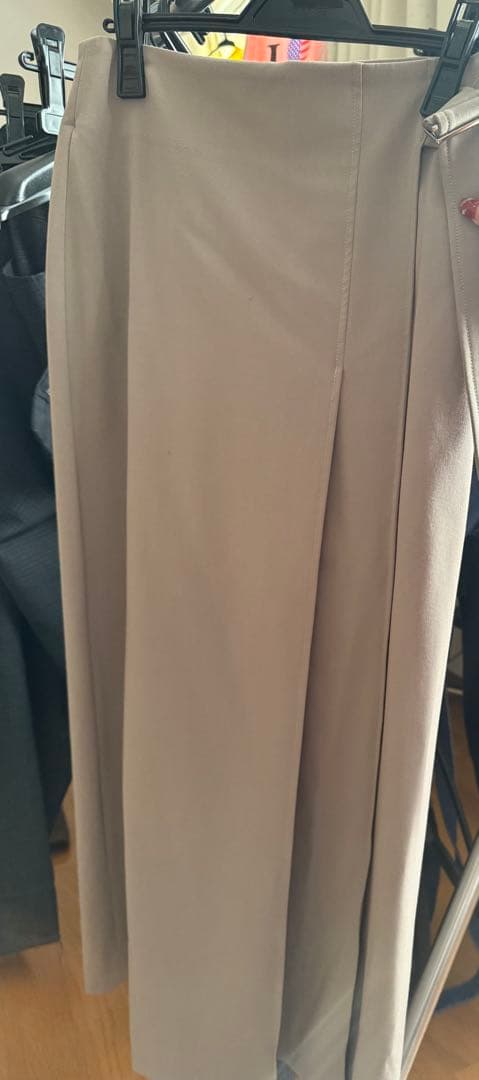 プラステPLST新作ストレッチラップスカート ベージュ