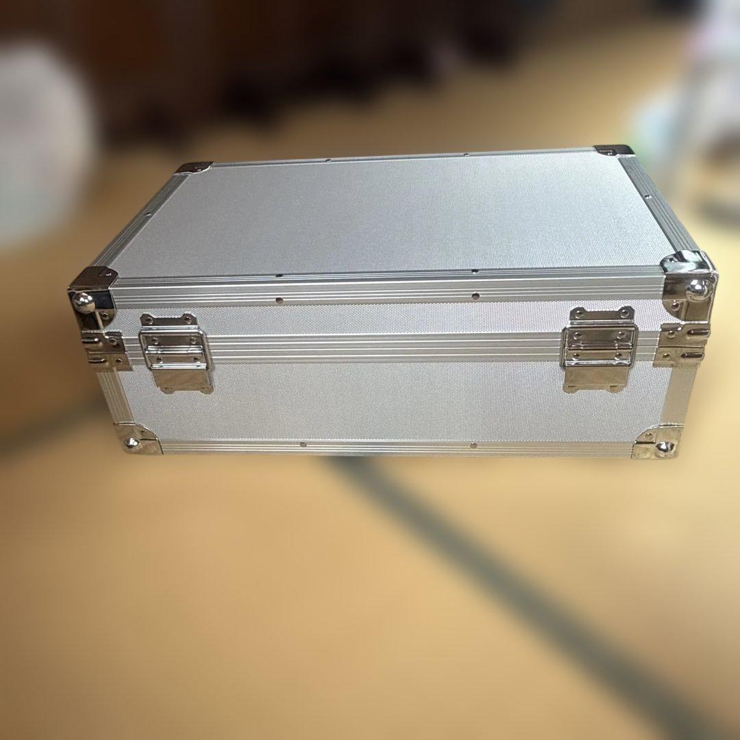 m　アルミニウム製シルバー大型救急箱新品未使用品　サービス品