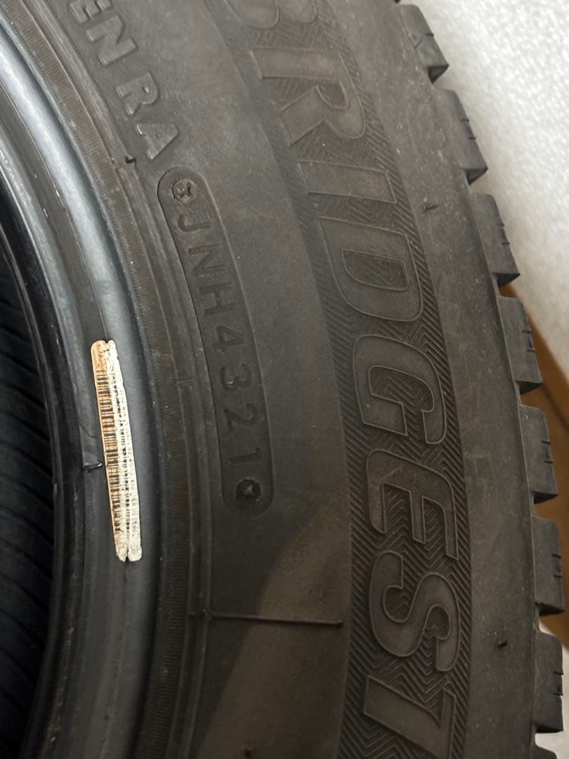 スタッドレスタイヤ145R12 LT