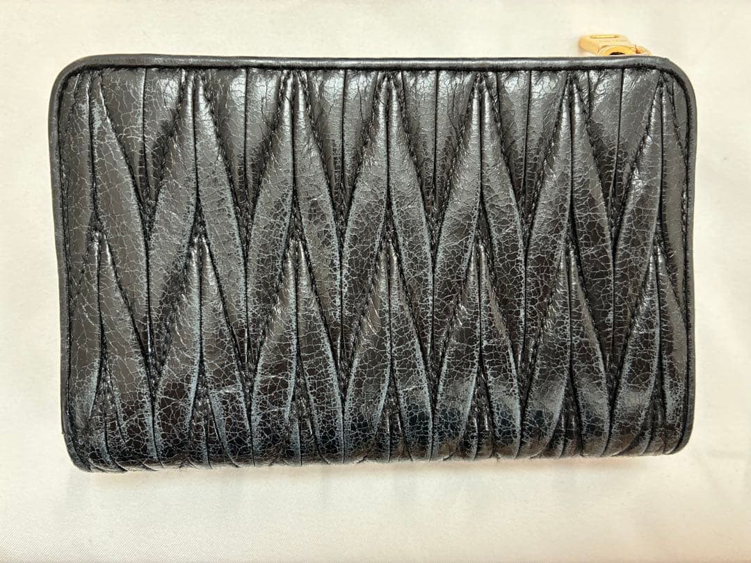 MIU MIU 財布　ブラック　マテラッセ　折り財布　ミュウミュウ　黒