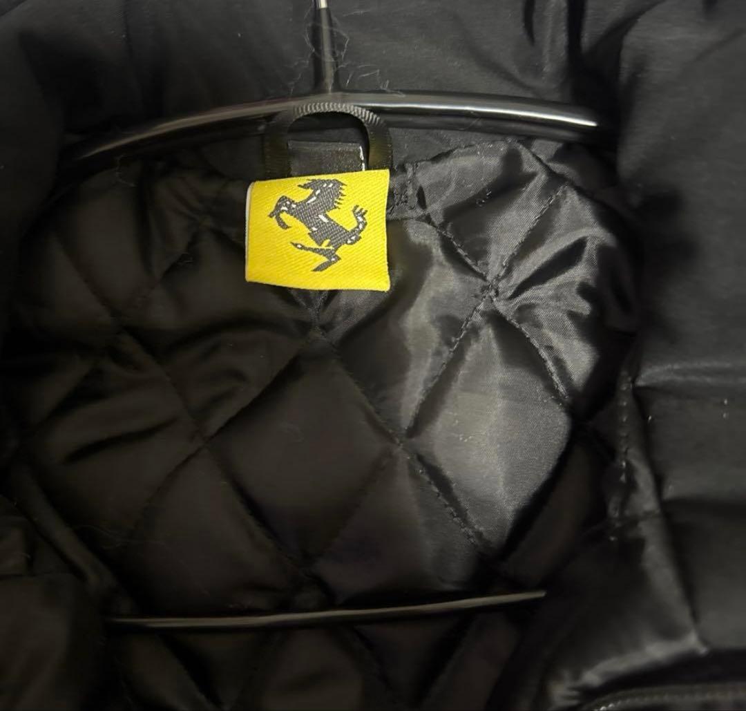 Ferrari ジャンパー 黒 短丈　中綿　キルティング レーシングジャケット
