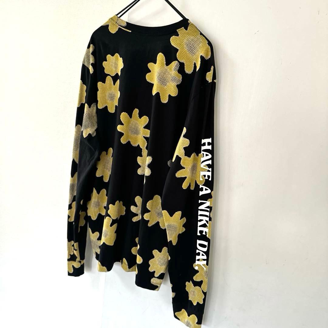 Nike フラワーパターン 長袖Tシャツ