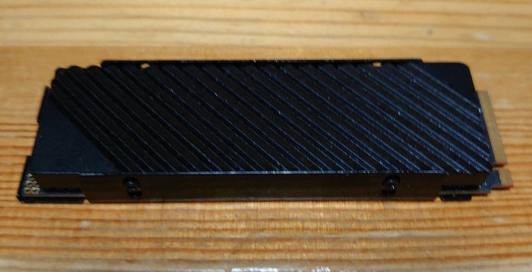 Hanye SSD 4TB M.2 NVMe 2280 ヒートシンク付【中古】