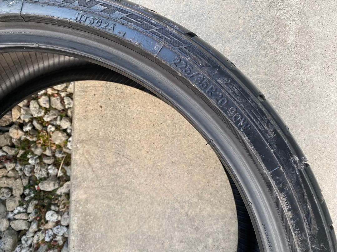 22年　225/35R20 ニットー　1本
