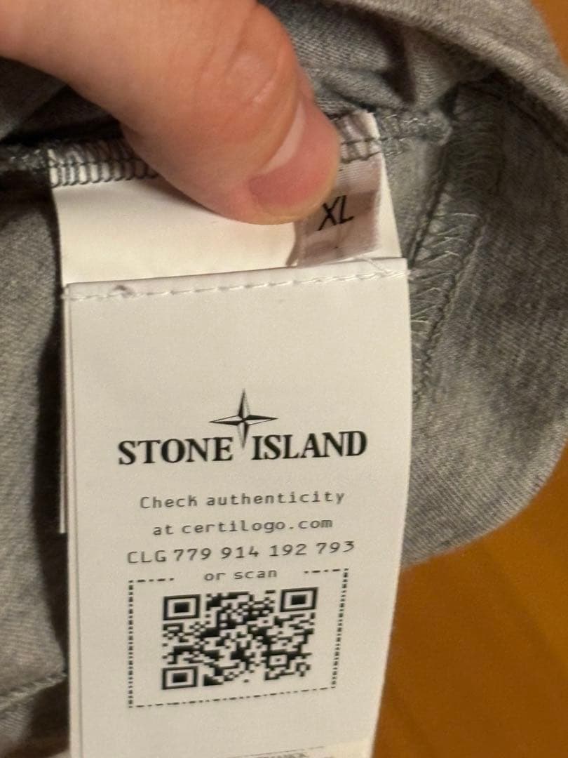 ストーンアイランド グレーTシャツ