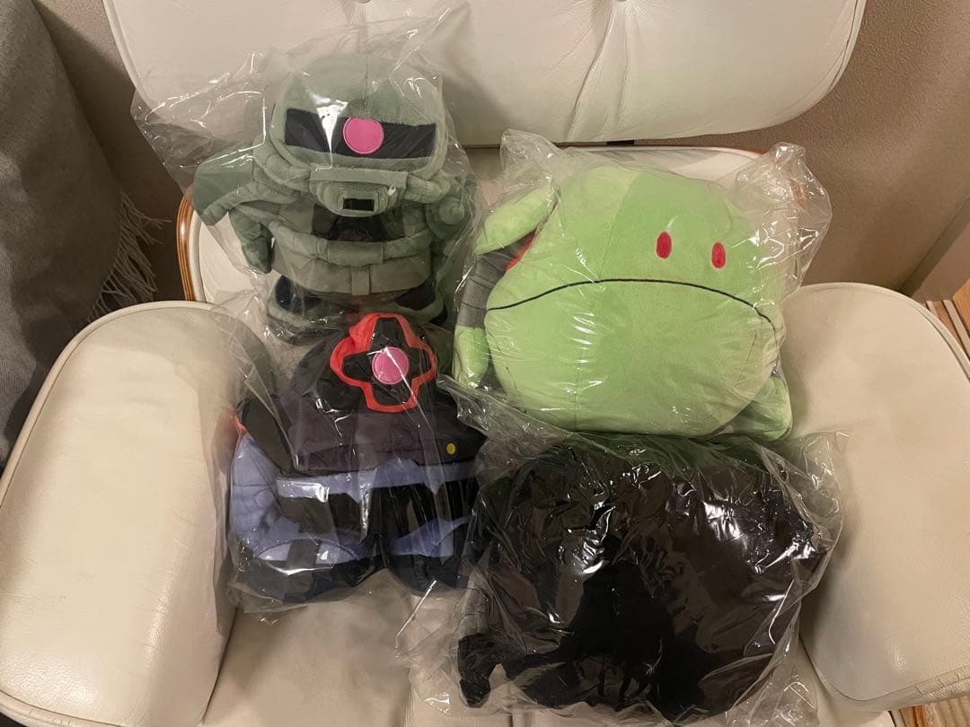 4セット　FRGMT 【ガンダム　ぬいぐるみ】　ザク　ハロ　ドム