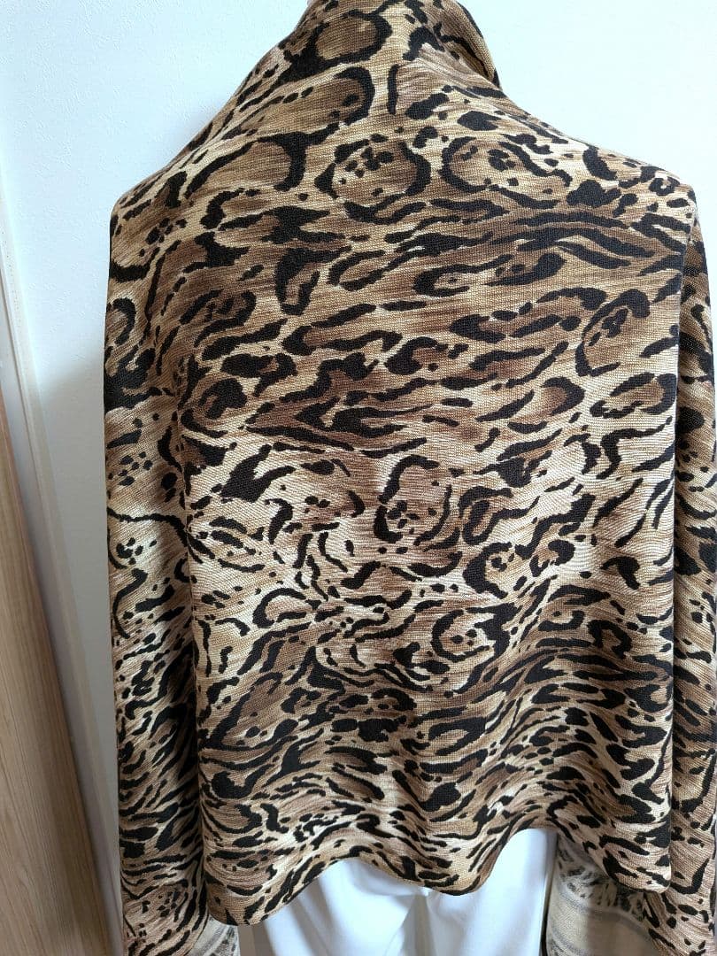 【超美品】LEONARD　レオナール レオパード柄タッセル付きストール