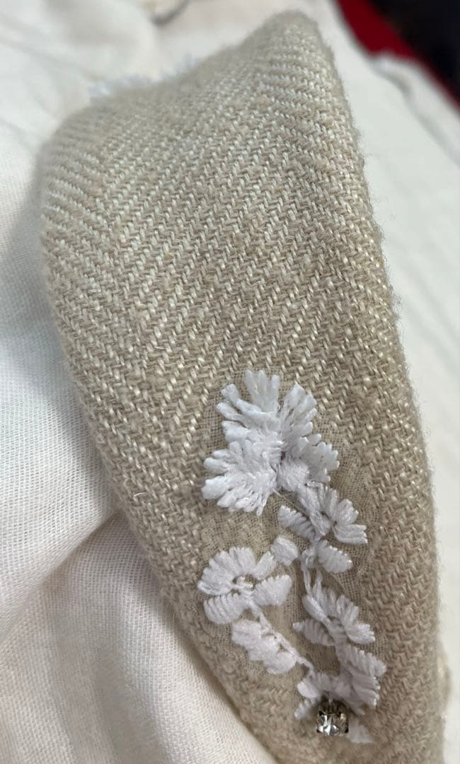 ラマジョリーナ　カチューシャ　ベージュ　未使用品✨