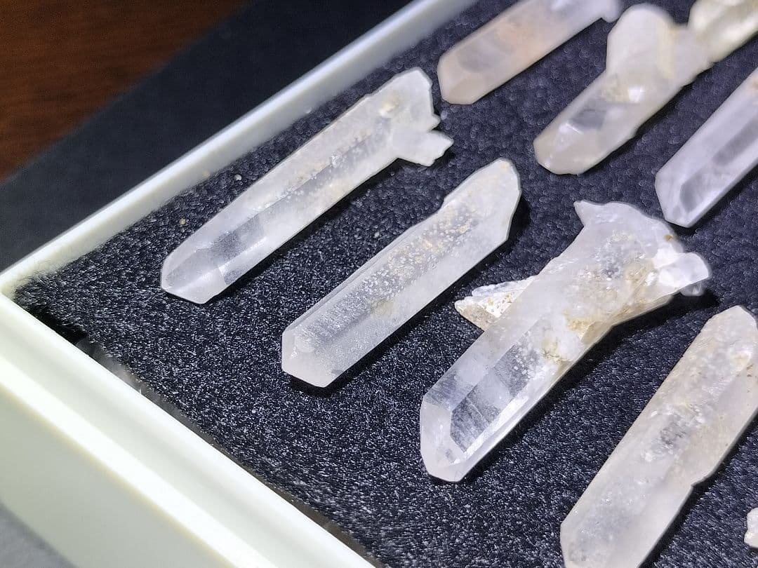 富山県富山市黒岳(水晶岳)　水晶6　国産鉱物　鉱物標本