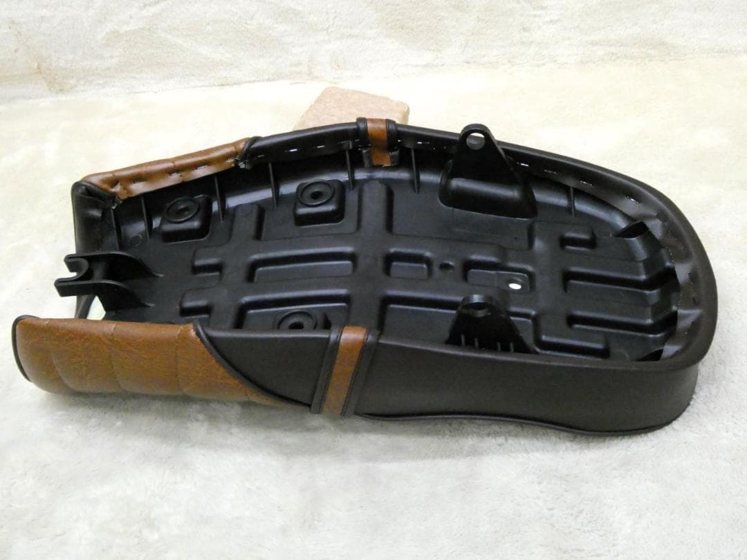 エイプ５０　タックロールシート 茶ツートン　/あんこ抜き キャブ車 完成品