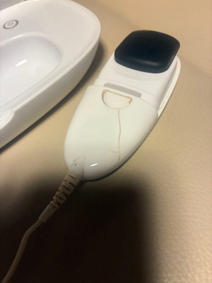 モイスティーヌ美顔器 ホワイト 充電器付き