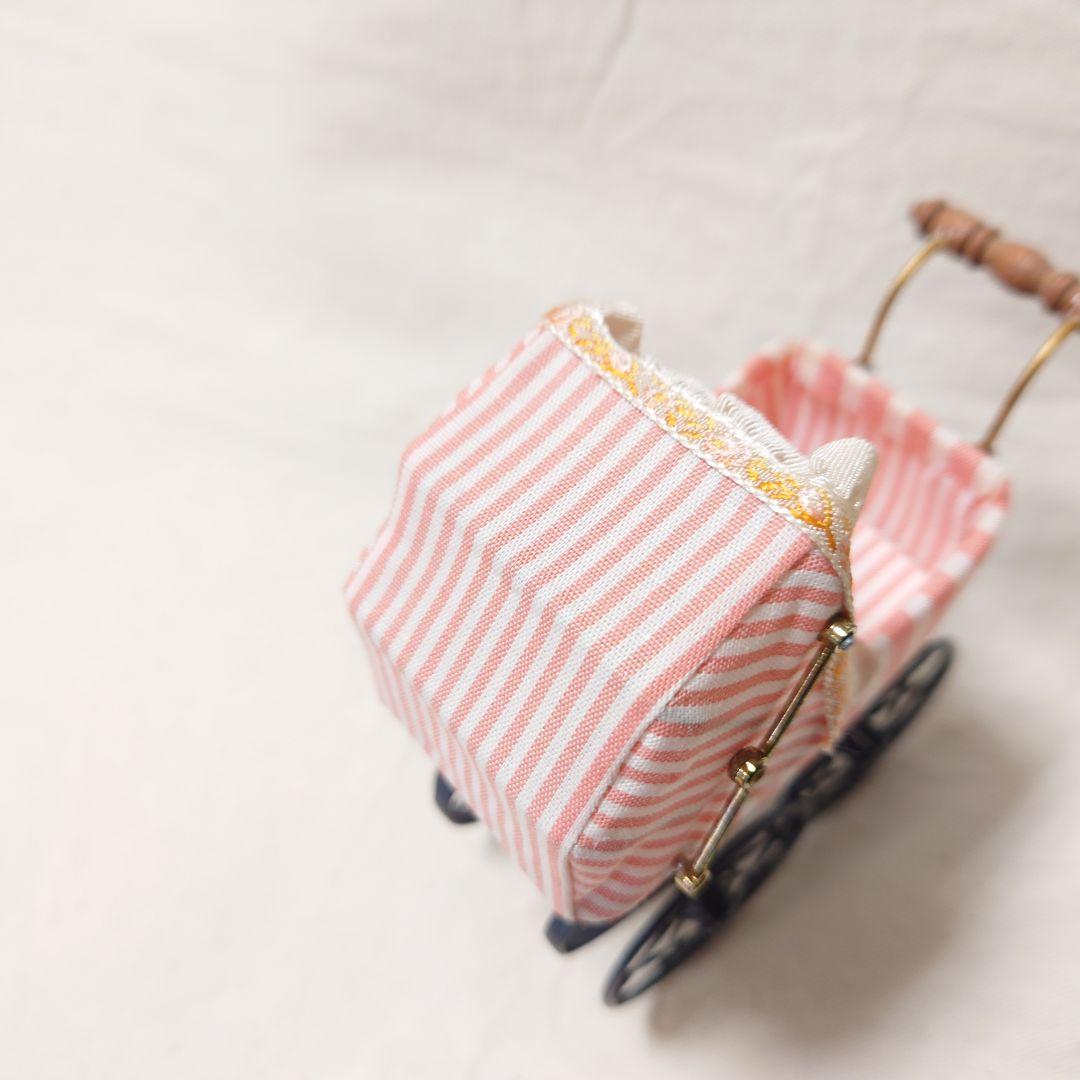 ピンクのアンティーク風ベビーカー ボードヘニッヒ ドールハウス ミニチュア