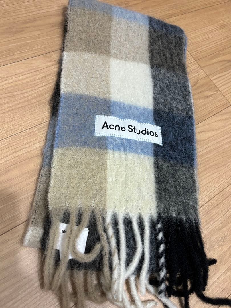 大人気！Acne Studios モヘアチェックスカーフ