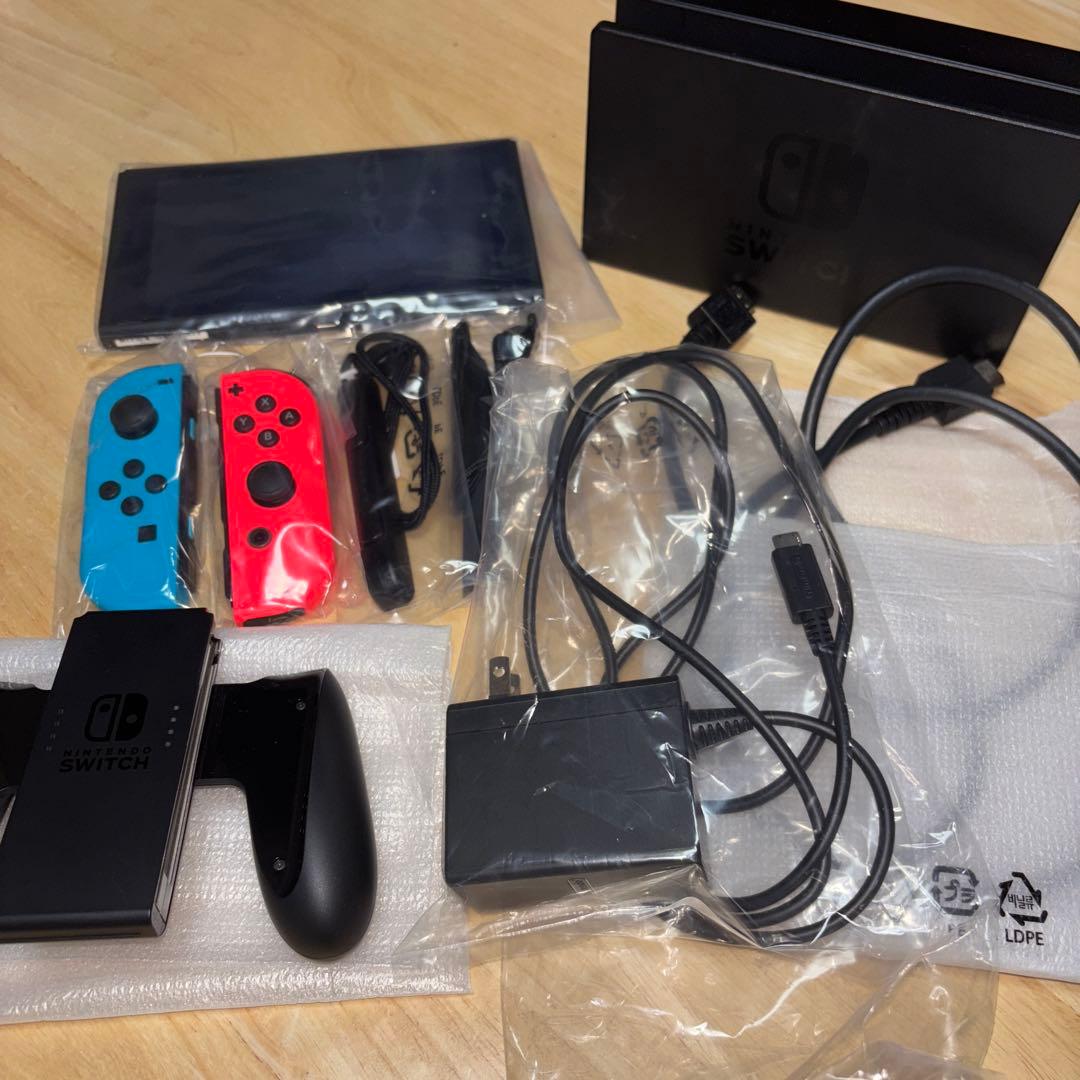 早い者勝ち☆Nintendo Switch 本体 青/赤 ジョイコン付き